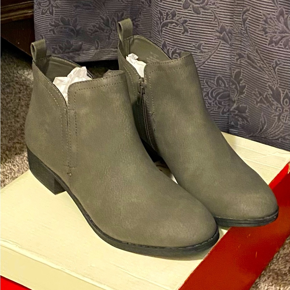 Sun & Stone Gray boots